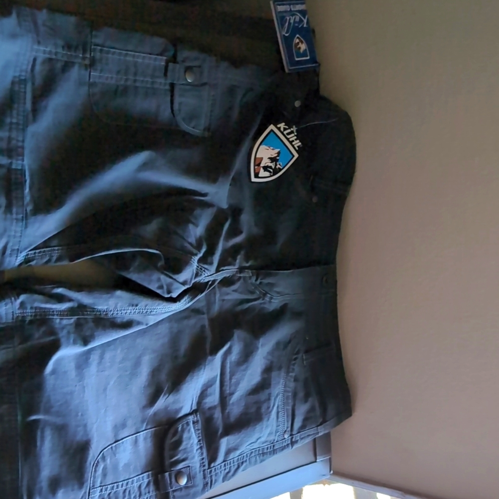 Kuhl splash 11 inch inseam short, carbon colored